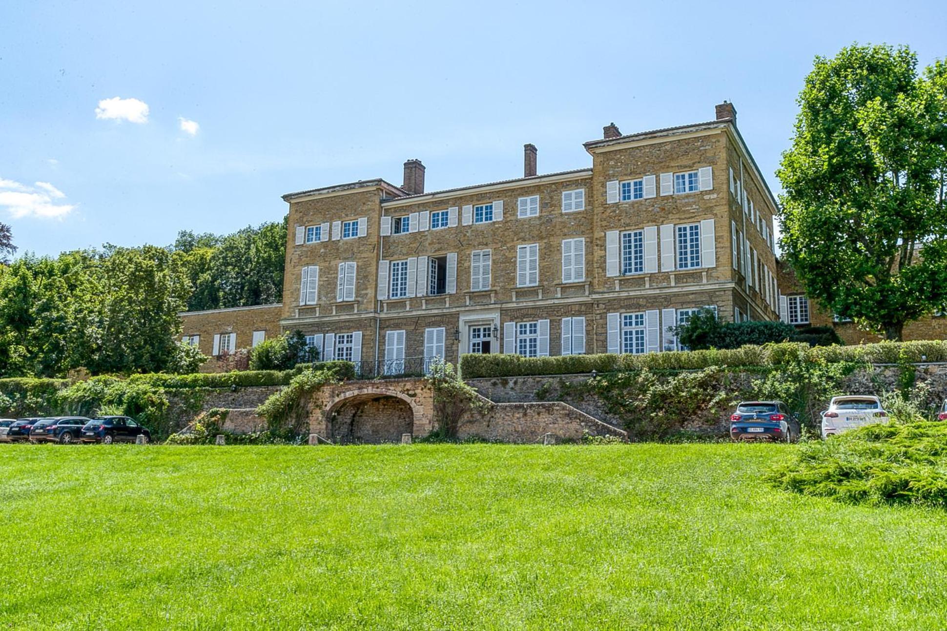 Sejourner Au Chateau De La Roue Grand Appartement Lissieu Dış mekan fotoğraf