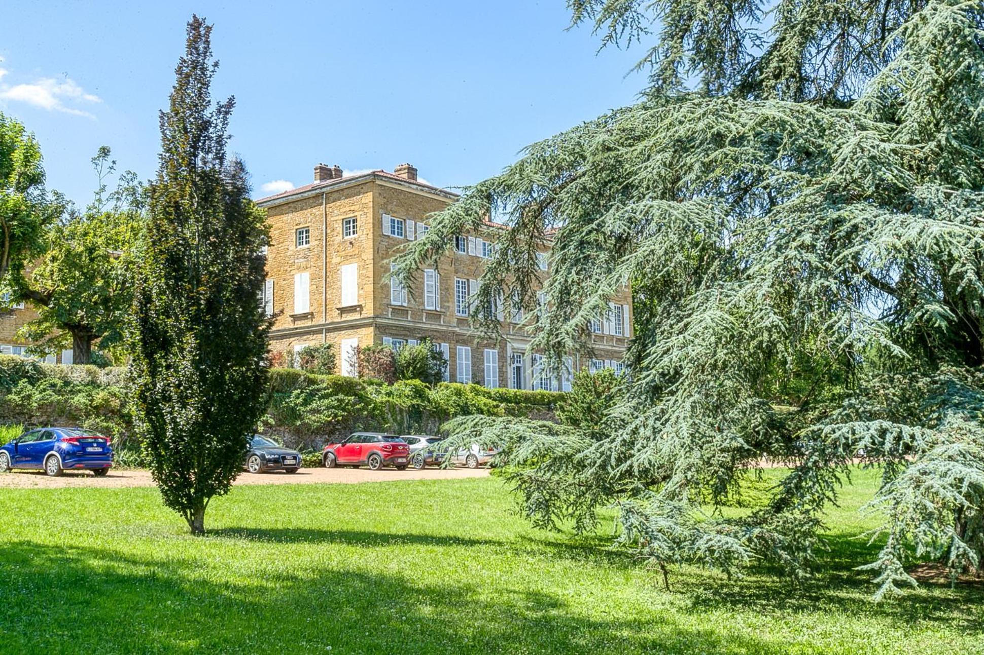 Sejourner Au Chateau De La Roue Grand Appartement Lissieu Dış mekan fotoğraf